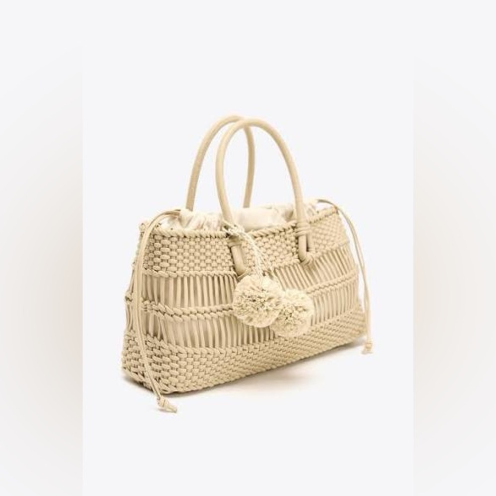 ZARA BRAIDED HANDBAG
Color : Beige